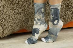 -221 Slim Тонкие шерстяные носки. Лошади в клубах пыли