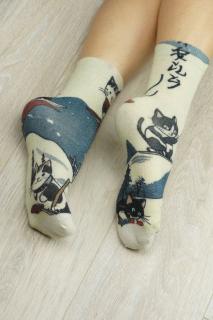 -167 Slim Тонкие шерстяные носки. Японские коты в кимоно на бордах.