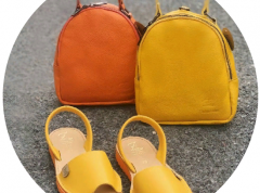 -Цвет рюкзака оранжевый,желтый.
