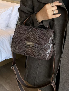 коричневый