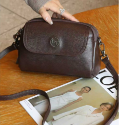 темно-коричневый