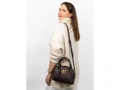 коричневый