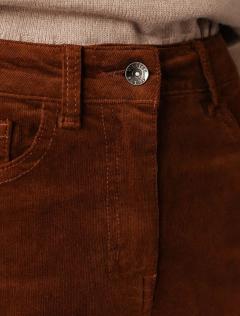 светло-коричневый