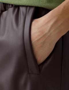 коричневый