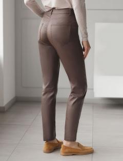 коричневый