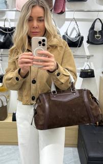 темно-коричневый