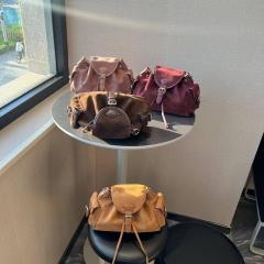 темно-коричневый