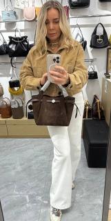 темно-коричневый