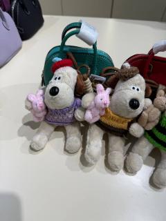 нужный цвет в комментах(цвет беретки)