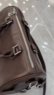 коричневый