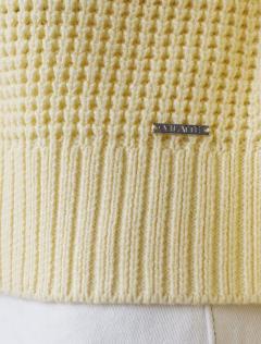 светло-желтый