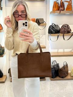 коричневый