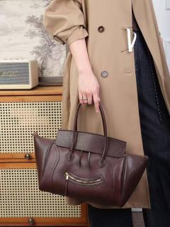 коричневый