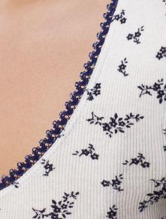 белый-т.синий цветы	