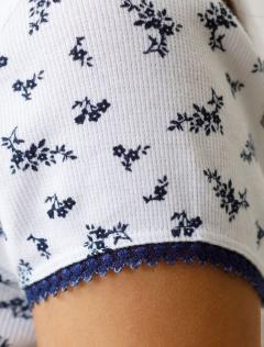 белый-т.синий цветы	