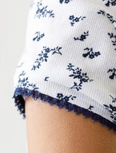 белый-т.синий цветы	