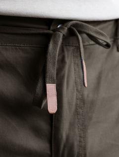 темно-оливковый