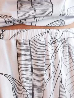 белый-черный листья