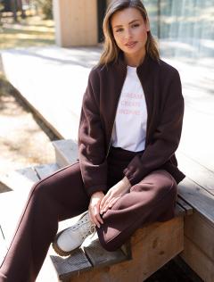 коричневый