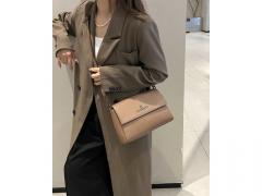 коричневый