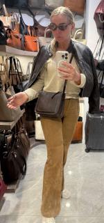 Коричневый