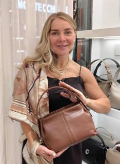 Коричневый