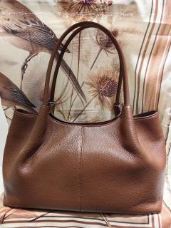 Коричневый