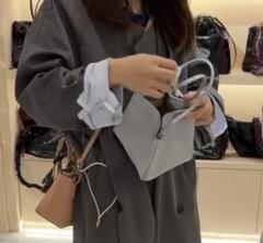 Серебристый