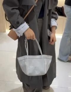 Серебристый