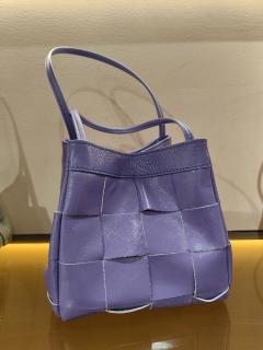 Фиолетовый