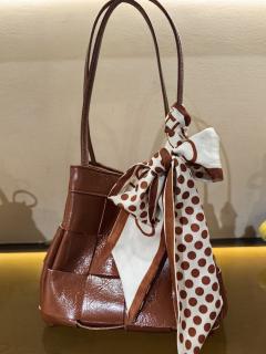 Коричневый