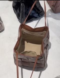 Коричневый