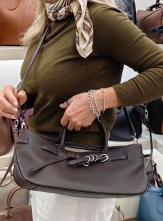 Коричневый