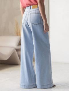 светло-голубой