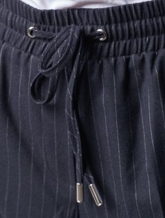 темно-красный