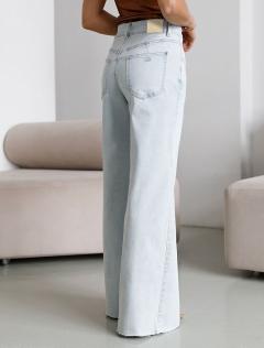 светло-голубой