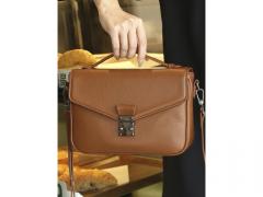 коричневый