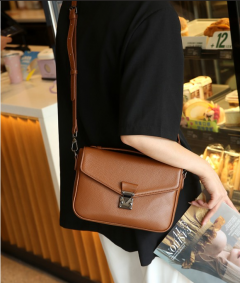 коричневый