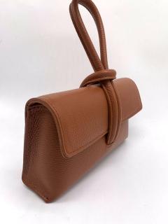 коричневый