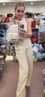 светло-бежевый