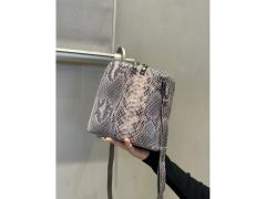 Розовый питон